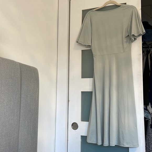 Light green dress - Picture 2 of 4